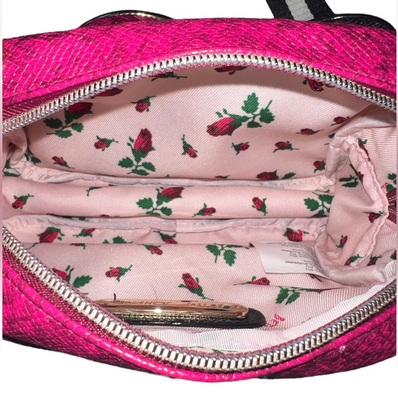 Betsey Johnson “Close Up” Camera Crossbody Pink and Black Bag Kitsch RARE - Picture 3 of 7